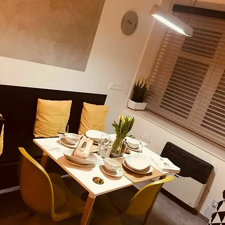 Design & Cozy Krizova Lejlighed *